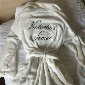 Victoria's Secret Women's White Robe